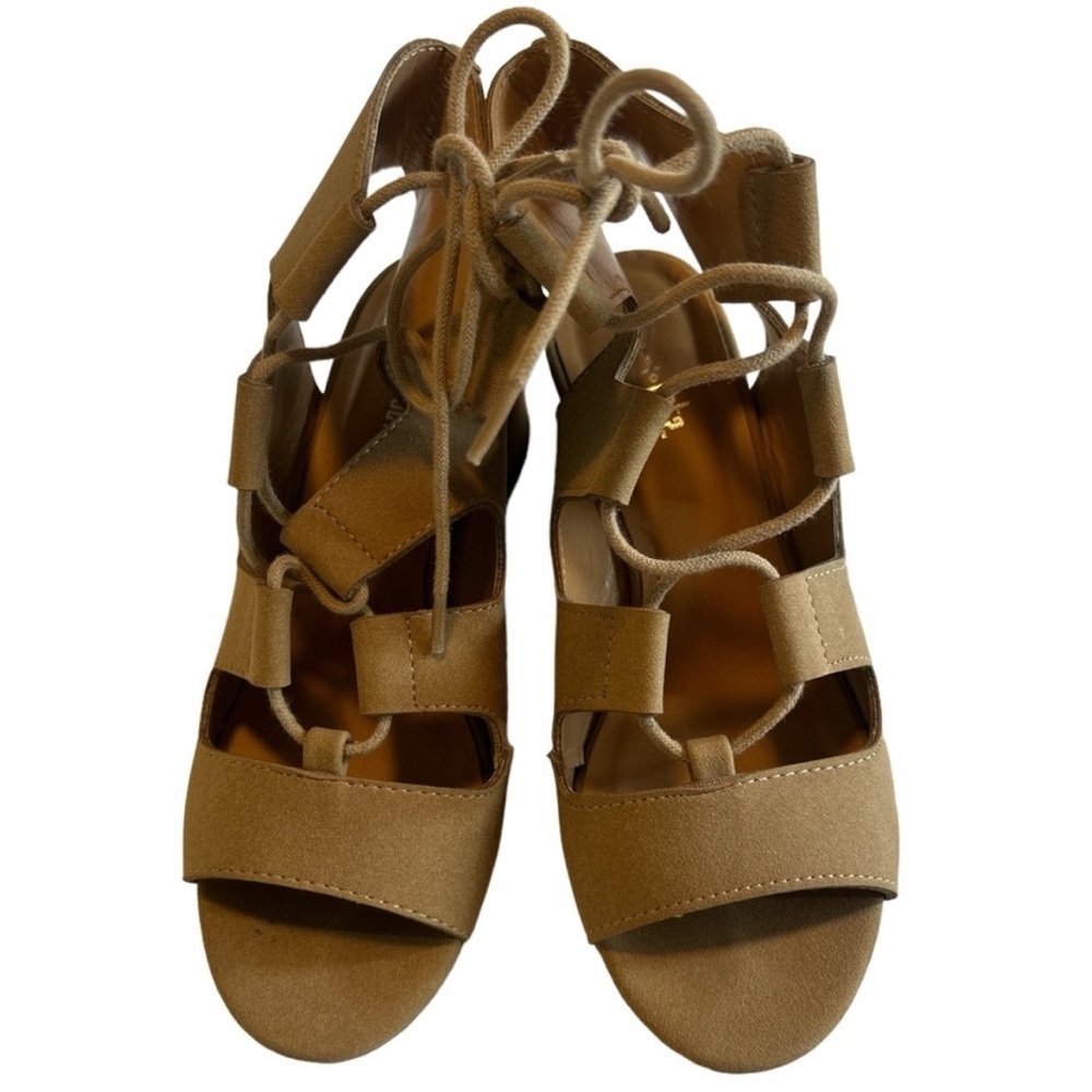 YNot tan women's sandals that ties around ankle size 7